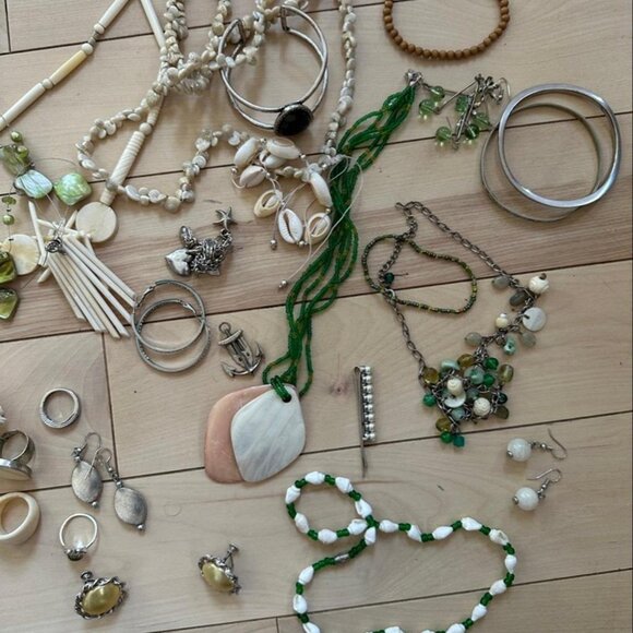 Mermaidcore Jewelry Bundle 01 – Green Earthy Shell Mix Lot - Picture 4 of 6